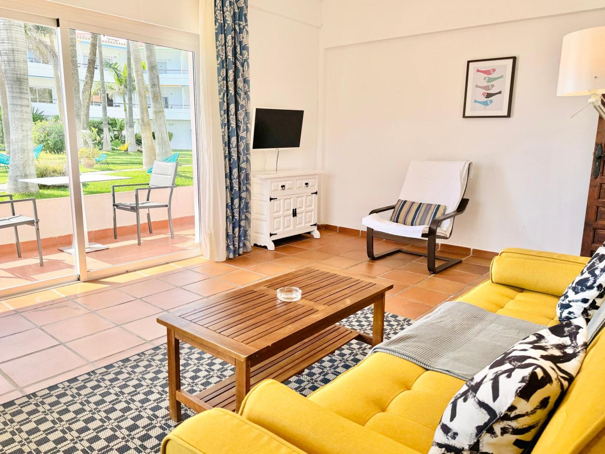 Apartamentos Playa Torrecilla Nerja Room photo