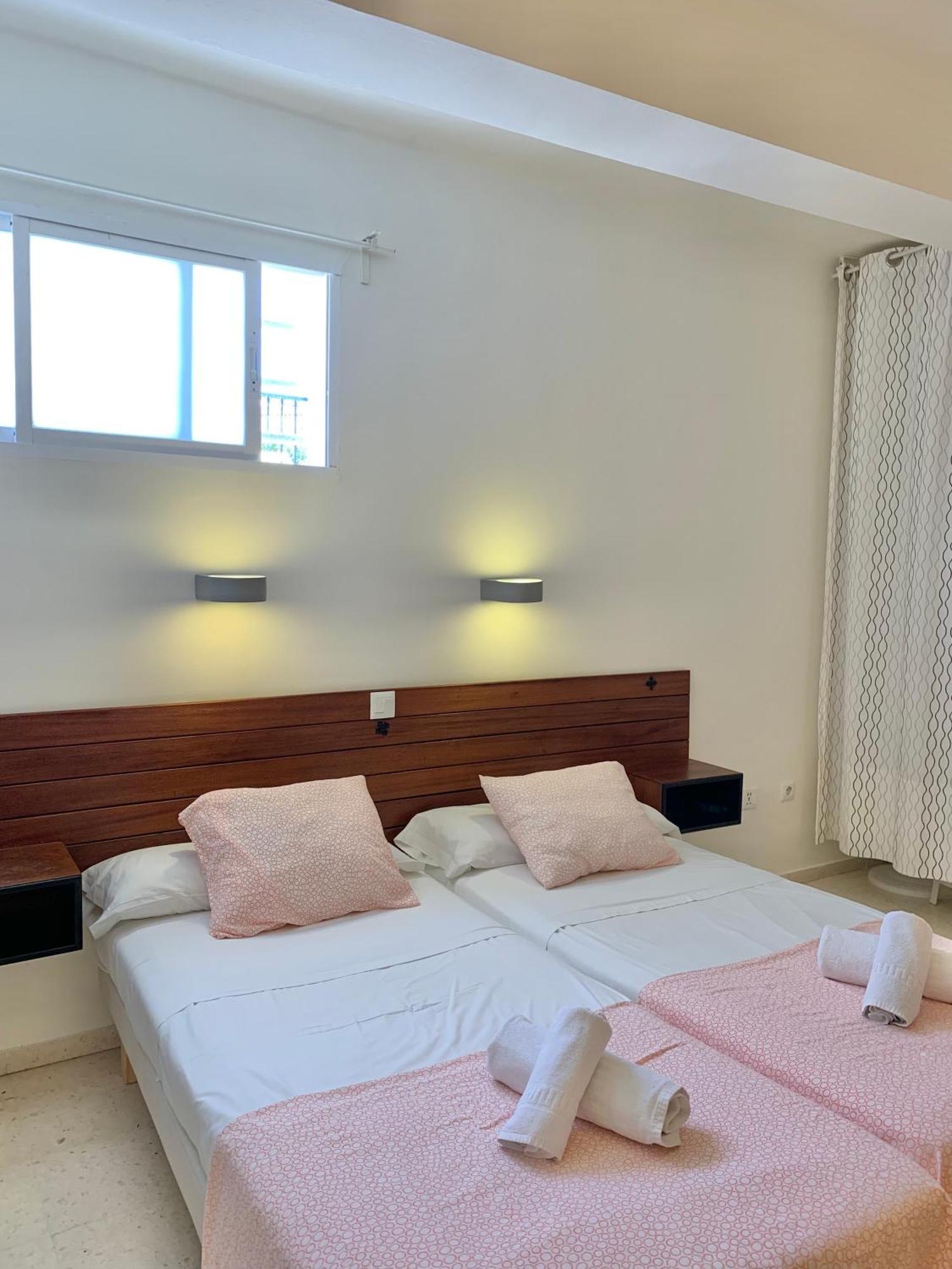 Apartamentos Playa Torrecilla Nerja Room photo